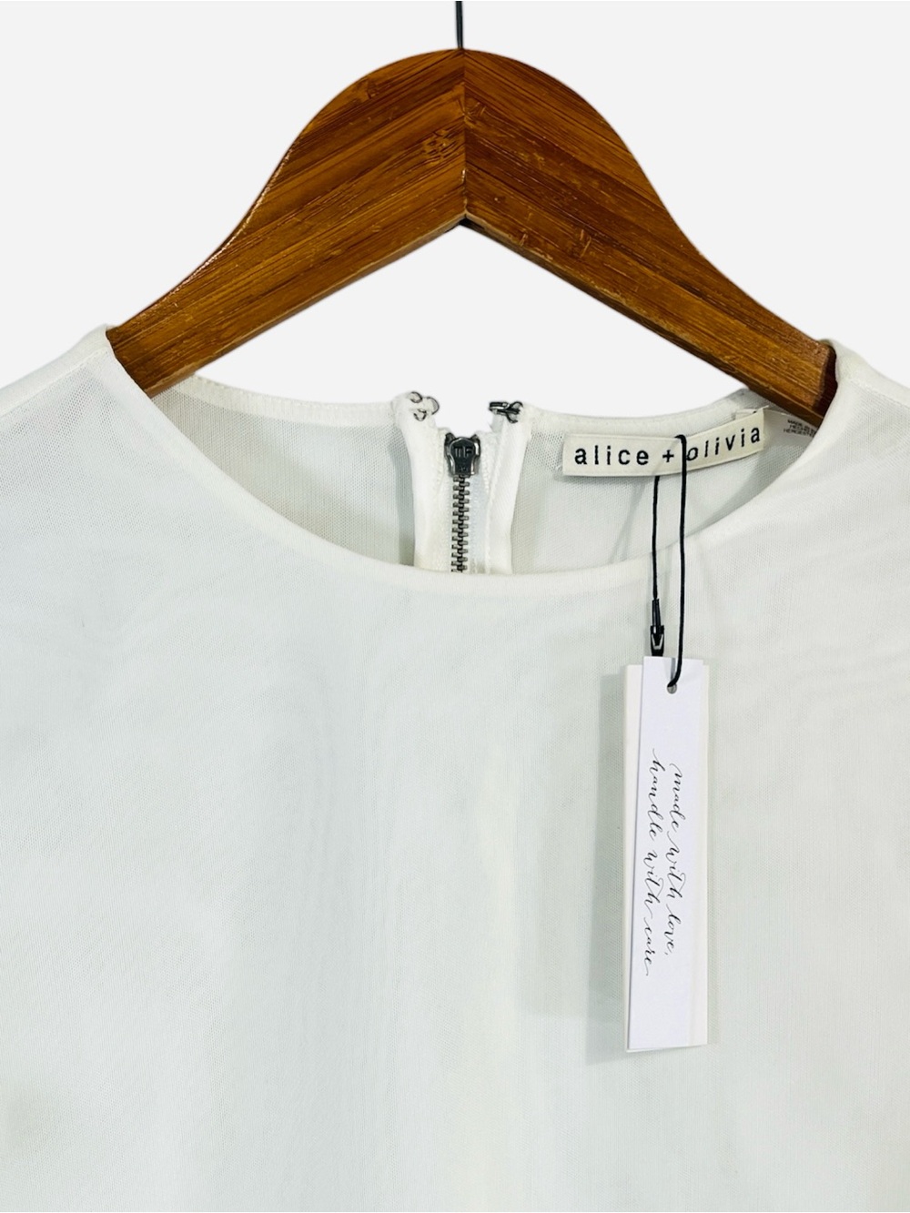 NWT Alice + Olivia Delaina Long Sleeve Top With Ruffle Cuff size Small in White - Picture 7 of 9